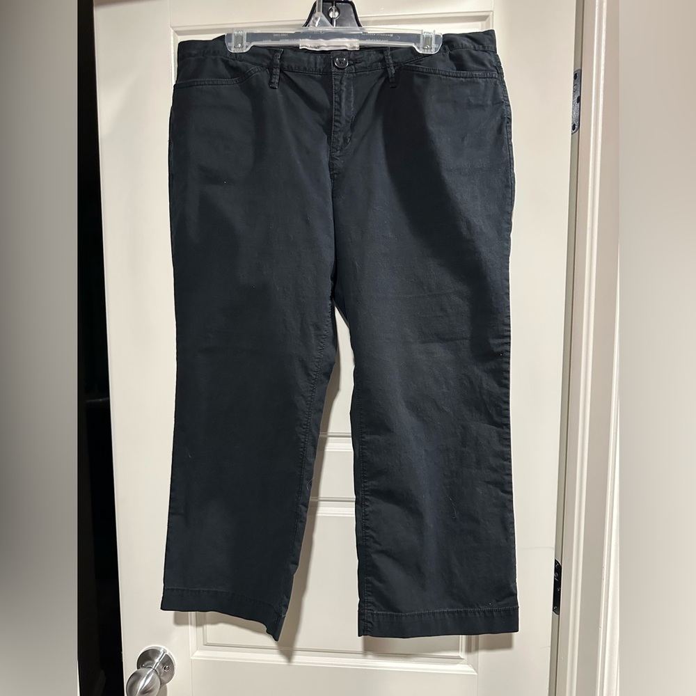 Black Old Navy Cropped Khakis - Size 14